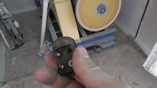 картинка: Лифт без одного яйца попытался себя уничтожить