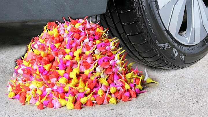 Esmagando Coisas Crocantes e Macias de Carro! Experiência: Carro vs Coca Cola, Fanta, Balões
