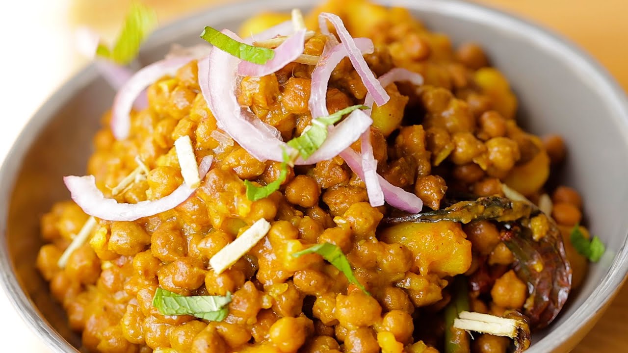 चटपटा भुना आलू चना मसाला बनाने का आसान तरीका | Iftar Recipe - Kala Chana Masala|Bhuna Chola Stir Fry | India Food Network