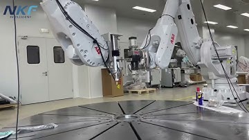 Our positioner is equipped with an ABB robot and is undergoing automated linkage debugging.