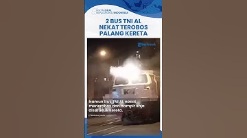 VIDEO DETIK-DETIK BUS TNI AL Nyaris Tertabrak Kereta seusai Nekat Terobos Palang Rel KA di Malang