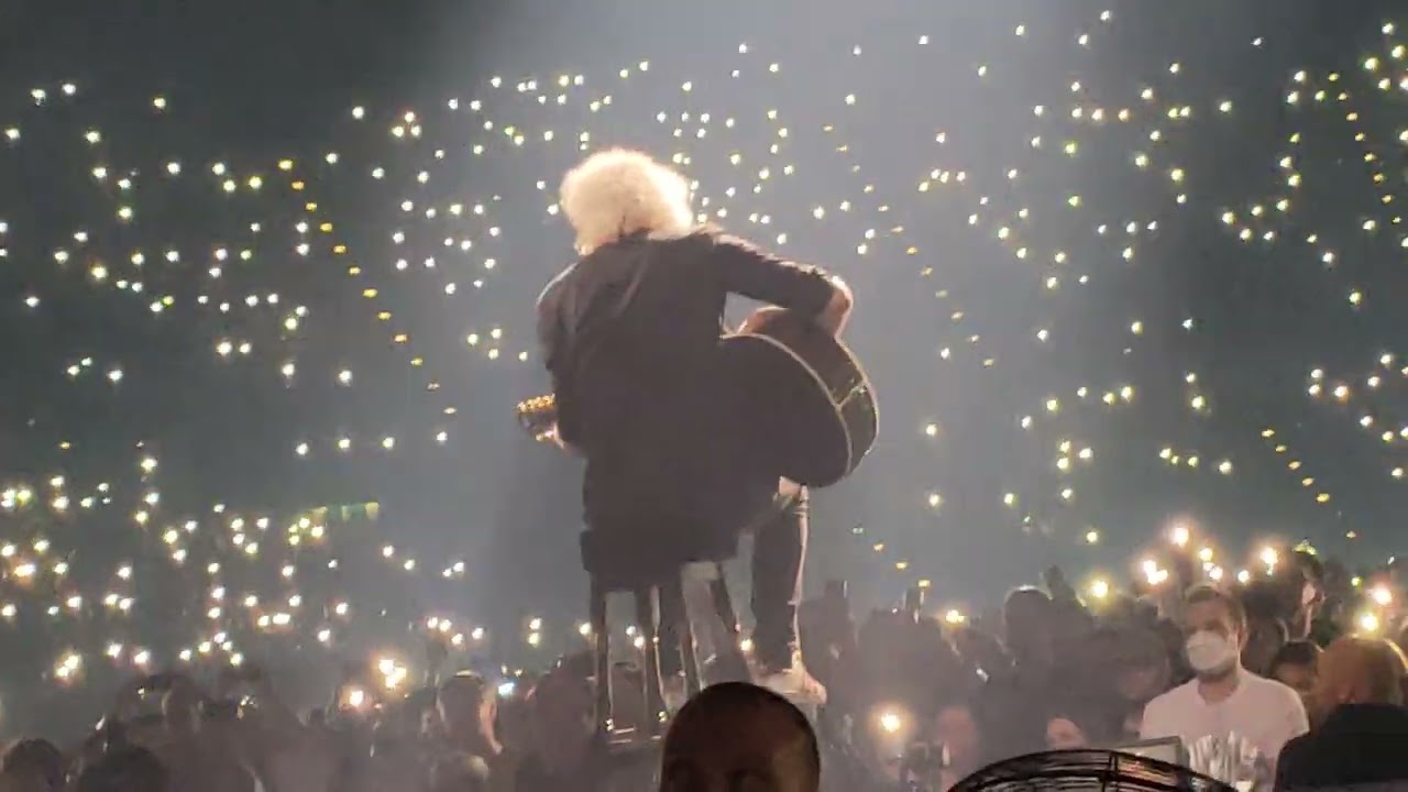 Freddie Mercury and Brian May Togheter on Stage - Birmingham 2022 - First Row View