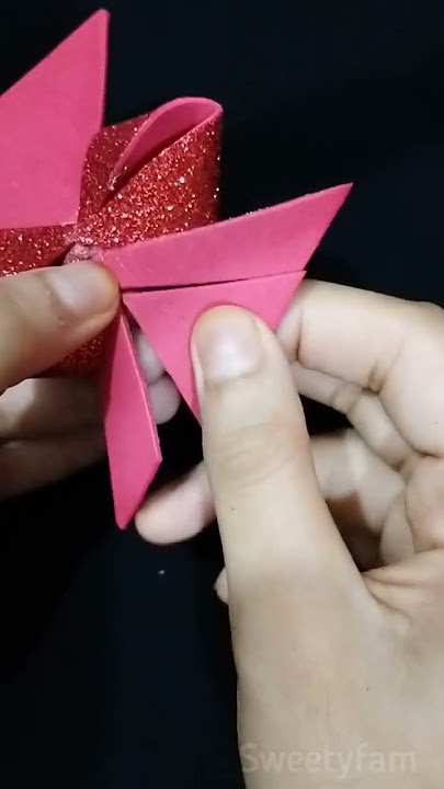 Elmer's Holiday #GlueNGlitter  Wax Paper Bow Tutorial & Giveaway