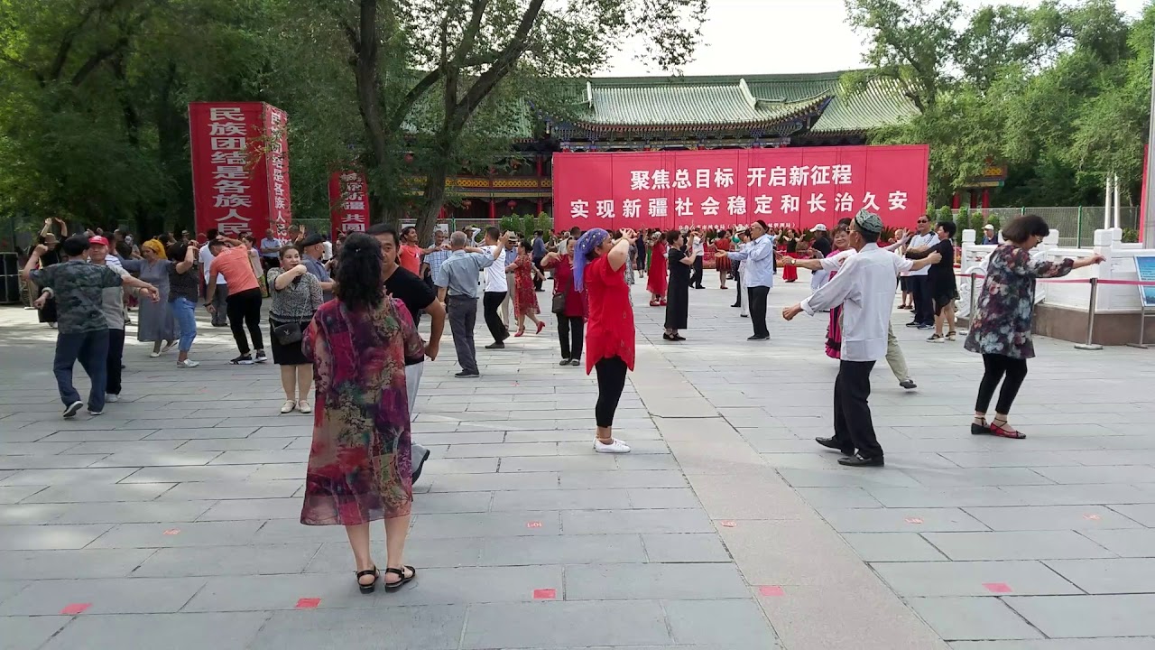 Nyc chinese new year parade Chinese line dancing #4 - YouTube