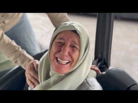 ANNEM KALÇASINI ÇIKARDI