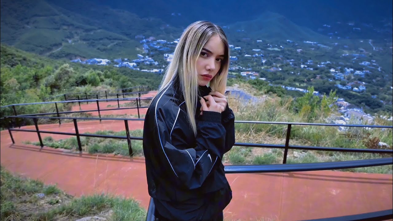 在 YouTube 上观看 LA POTTER - LA PATRONA x @DimeloSeven (Video Oficial) 在 YouTube 上观看 LA POTTER - LA PATRONA x @DimeloSeven (Video Oficial)