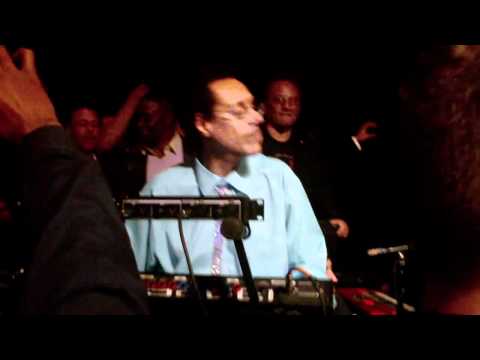 Raphael Saadiq performing w/Larry Dunn + Noel Lee ...