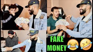 GIVING AWAY FREE MONEY PRANK!!!!
