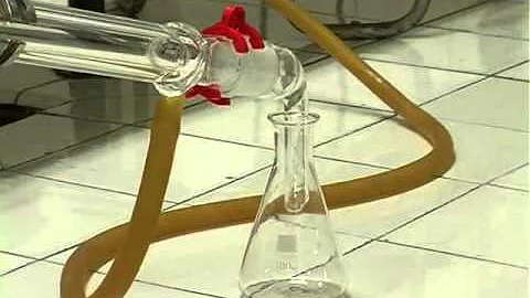 Como fazer água destilada em laboratório?