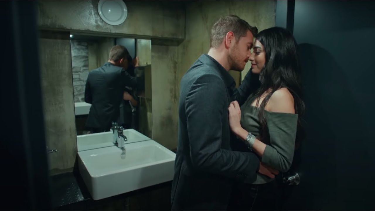 الطبقة المخملية - تقارب عاطفي في المرحاض - مدبلج بالعربية | Yuksek Sosyete