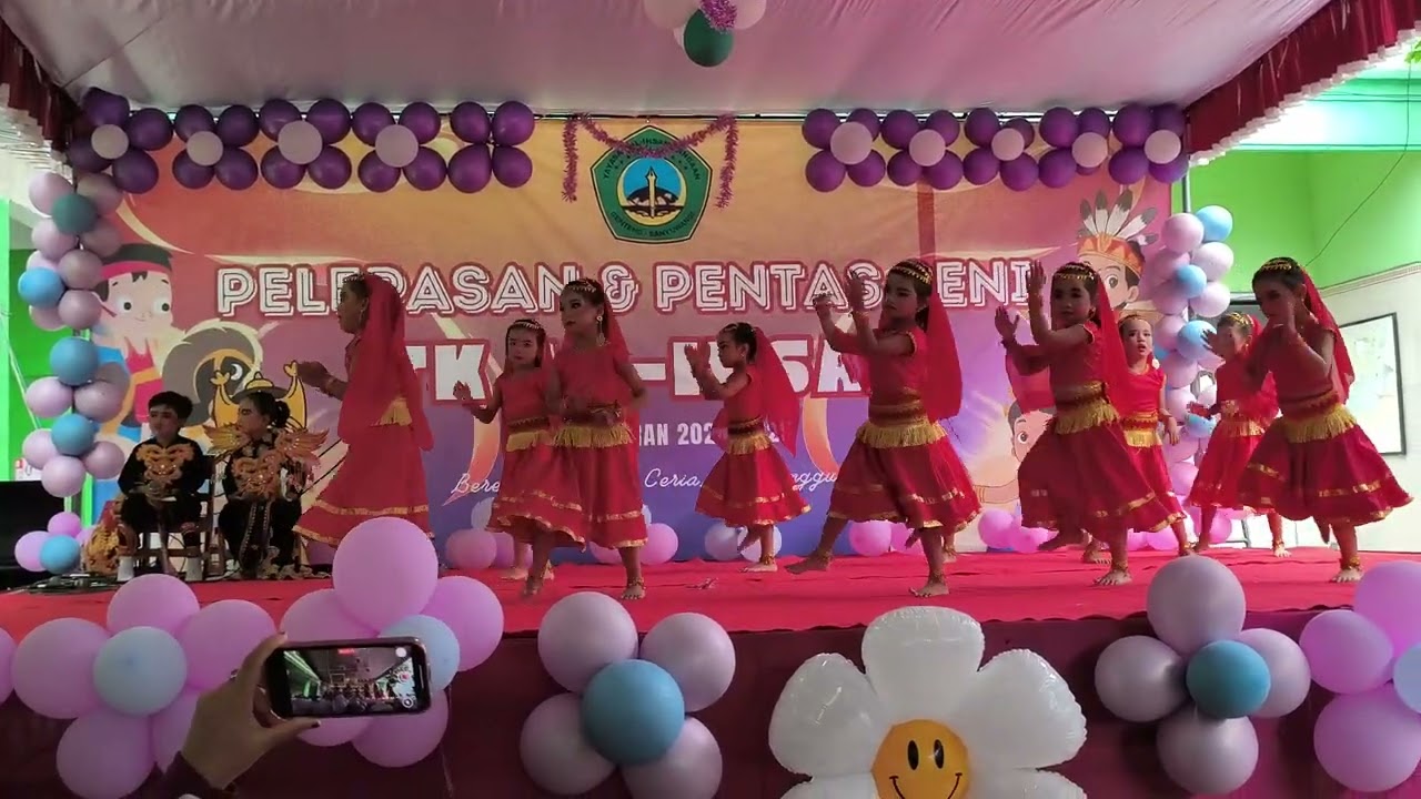 Pensi Tari India by anak-anak TK Al Ihsan Genteng wetan