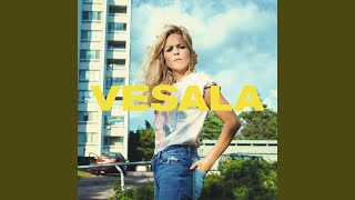 Video thumbnail of "Paula Vesala - Tytöt ei soita kitaraa"