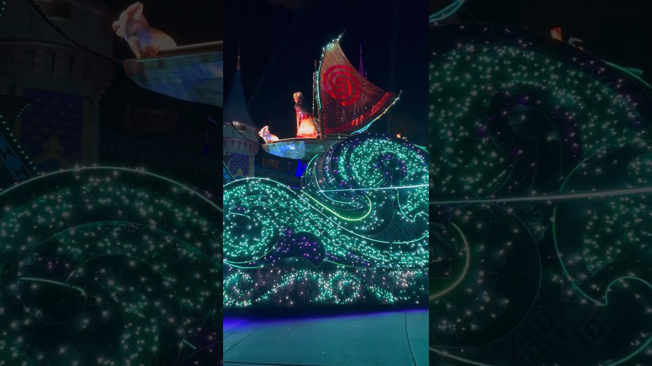 Moana 🌊 #disney #mk #moana #ytshorts #shortsfeed #shortvideo #parade #fun #starlight #beautiful