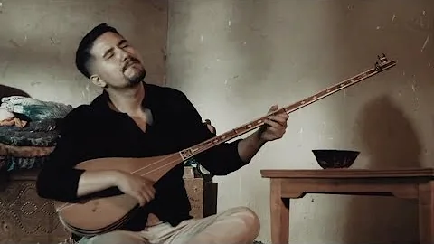 Yalghuz Kishilik Olturush - Mewlan Memtimin | Uyghur song (English Subtitles)