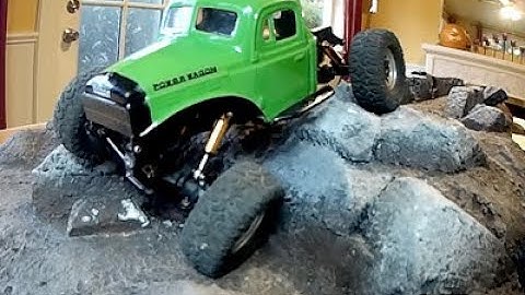 SCX24 Get Low - Forced droop set up with Injora mixed shocks VS Hot Racing