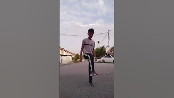 Hacky sack challenge - Toe kick (5 left 5 right) - Bola guni #hackysack #footbag #sepaktakraw