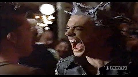 Freaks And Geeks (2000) - Daniel (James Franco) Ken (Seth Rogan) Nick (Jason Segal) At the Punk Club