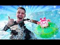 Веселая школа: Кирилл поехал в аквапарк! Видео для детей про игрушки и машинки