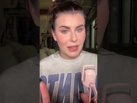 شاهدي كيف يعمل منتج تحسين الرموش بالتسخين للحصول على رموش طويلة وجذابة