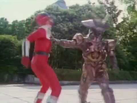 Mirai Sentai Timeranger Episode 28 - TimeRed's crushed helmet