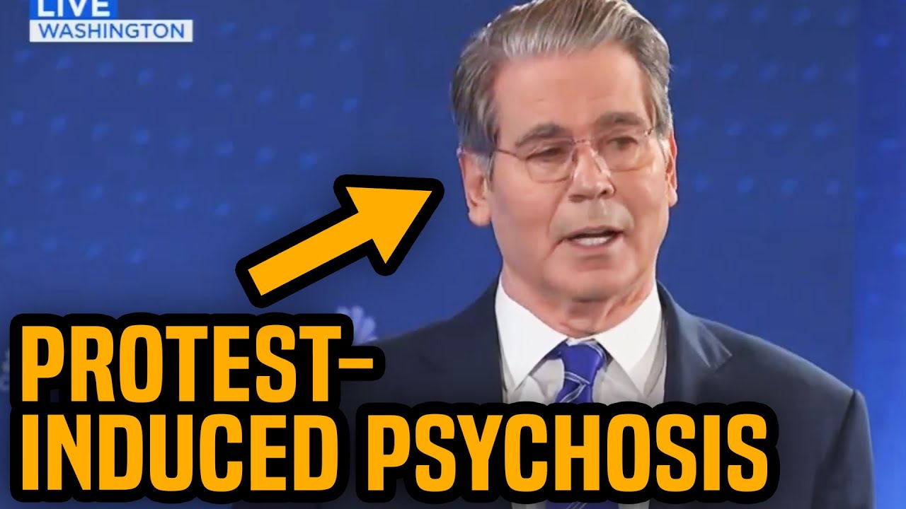 Trump clown suffers psychotic episode live on stage