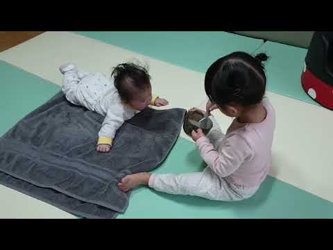 동생 설현이랑 놀아주기