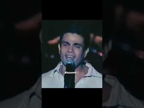 عيونه فيها كلام