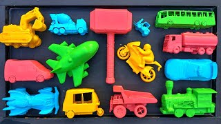 Membersihkan mainan mobil mobilan, truk molen, mobil monster, mobil balap, excavator, mobil polisi