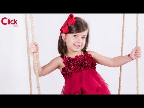 ემილია ფოტო სტუდიაში იღებს სურათებს