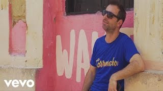 Video voorbeeld van "Kevin Johansen - Oh, What a Waist (Pero Qué Cintura!)[Video Oficial]"