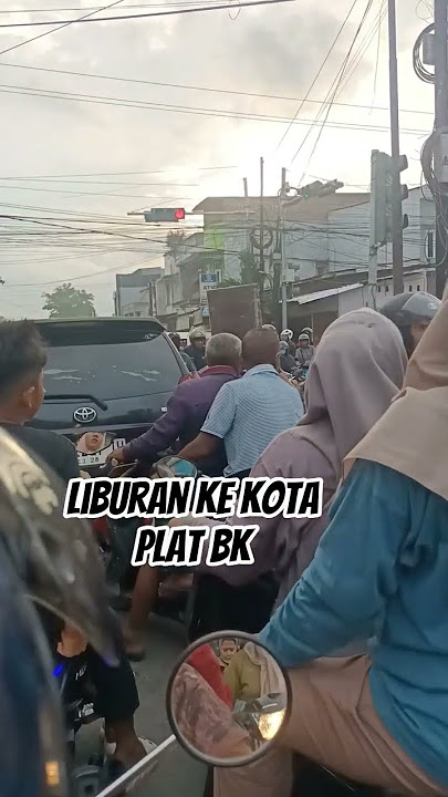 Macet parah, lampu merahnya antara sadar & gak sadar.. 😆 #viral #viralvideo #videoshort #macet