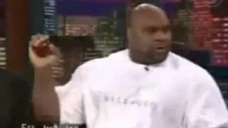 Bob Sapp Crush an Apple with a hand