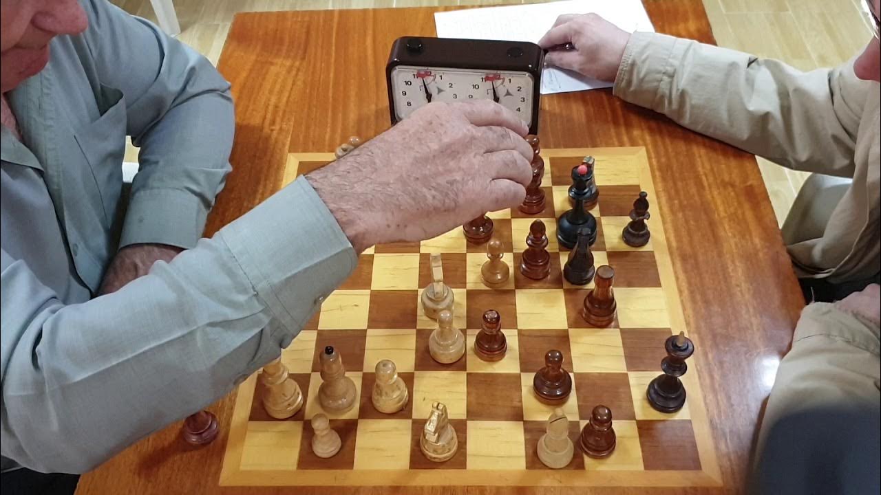 Шахматист 0. Теория вероятности в шахматах. Советская шахматная доска. Миша габунов шахматята. Если гроссмейстер а играет белыми то он выигрывает с вероятностью 0.