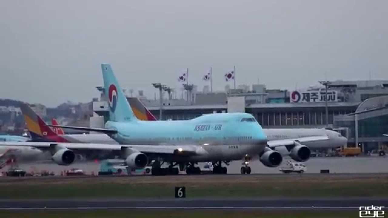 KOREAN AIR B747/Jeju International Airport