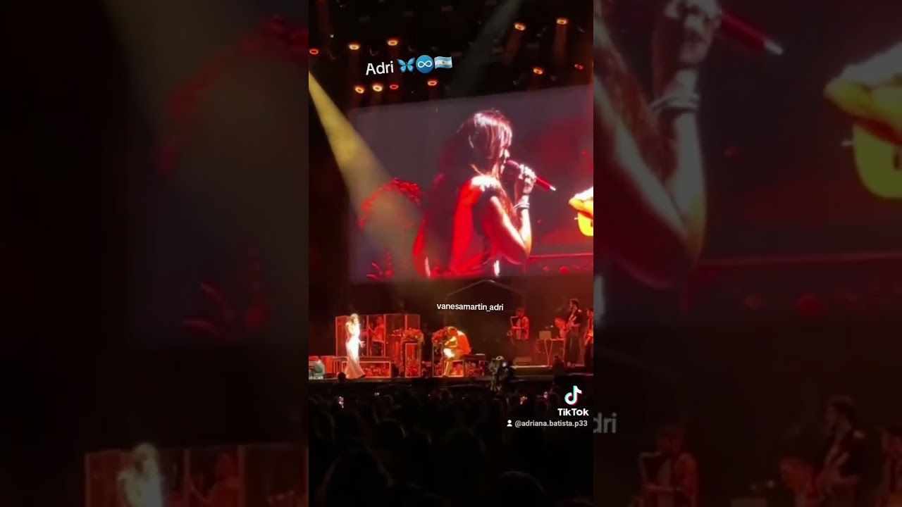 @VanesaMartinOficial #casamia 🏡❤️🏡#gira #2025 #sevilla 👏 👏👏Adri 🦋🦋♾️❤️⚘️✨️🙌🇦🇷