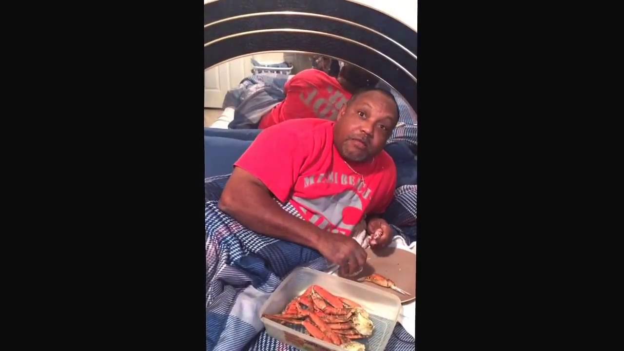 I told my daddy share some of them crabs 