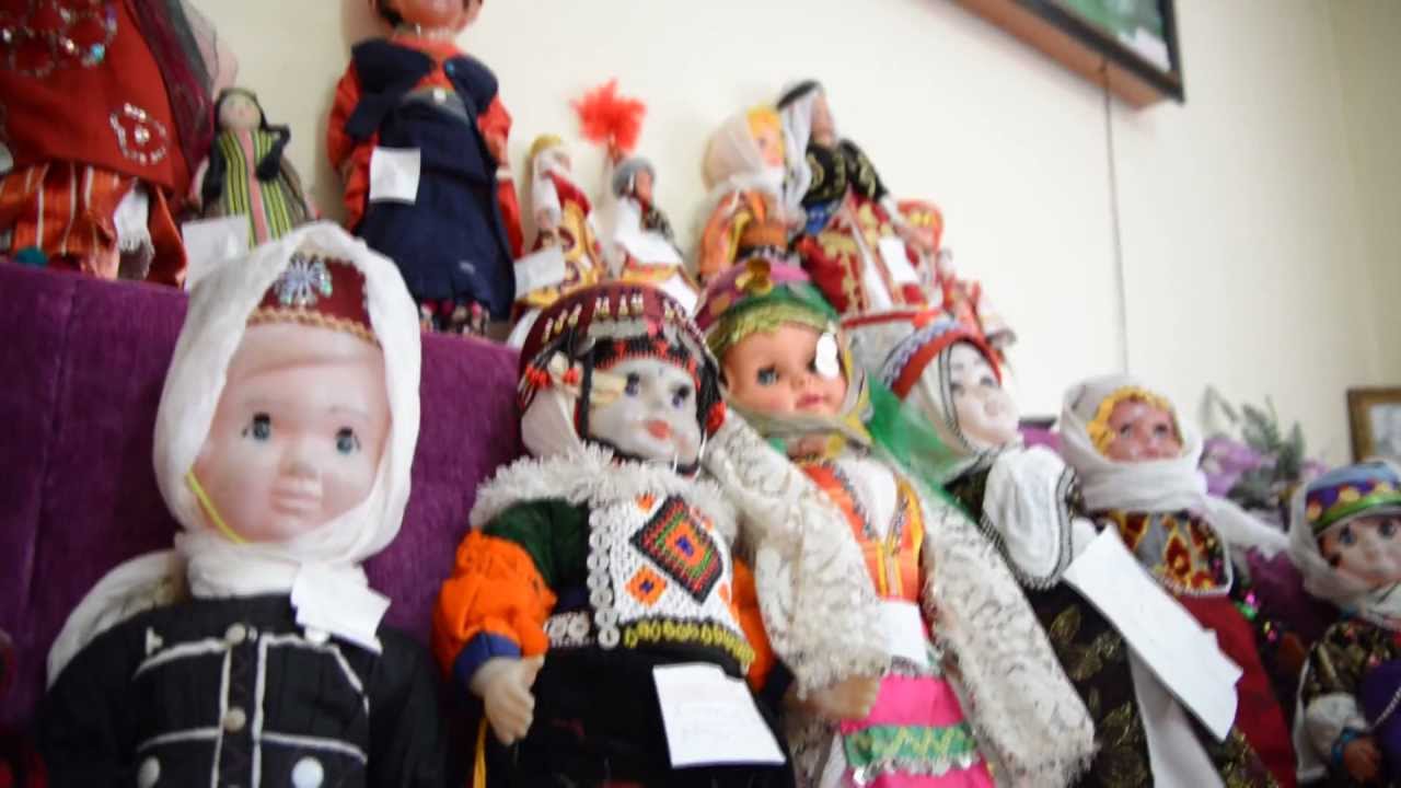 Oyuncak bebek koleksiyonunu müzeye bağışladı Oyuncak bebek koleksiyonunu müzeye bağışladı