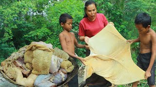 survival in the rainforest-found beef offal for cook with taro near river & eat with twos boy