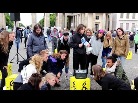 "Europa, wach auf": Aktion der Amnesty-Jugend in Berlin am 14.05.19