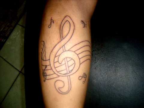 TATUAGEM CLAVE DE SOL E LETRAS MUSICAIS Por CLAYTONTATTO ...