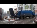 Garbage Trucs in Russia. Синий мусоровоз, большой контейнер с мусором.