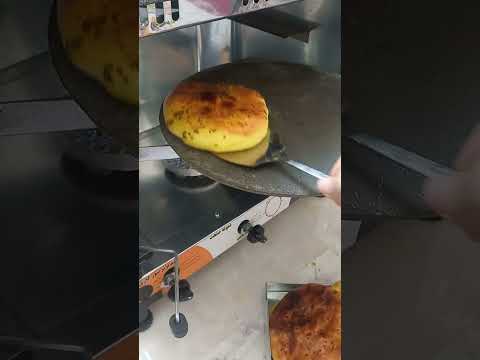 نون فتیر پخته شده با شیر و هل و گلاب نان محلی روستایی نانوایی نان صبحانه  