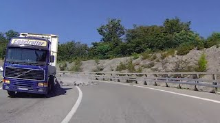 LiveLeak - Car got "stoned" to death