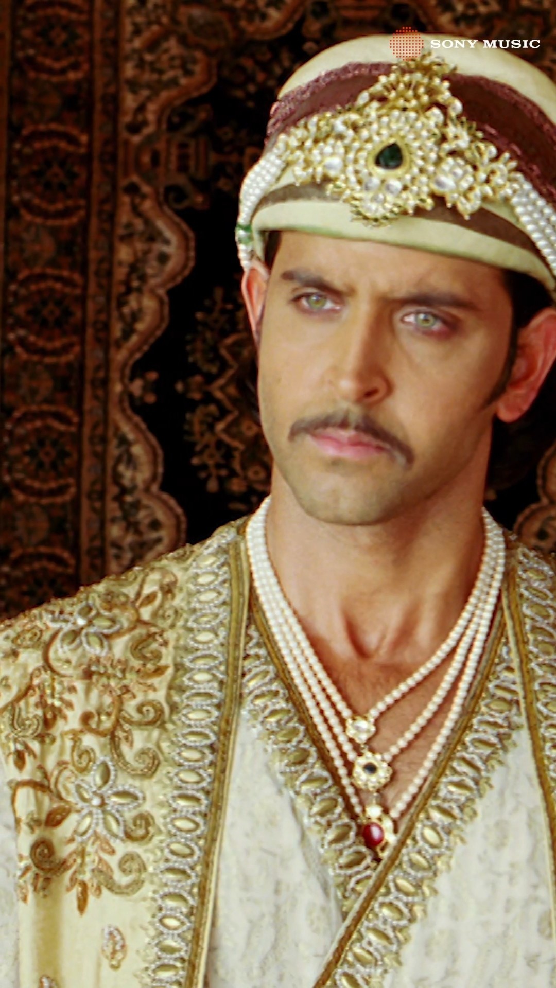 A.R. Rahman’s magic + Bela Shende’s voice = Pure bliss. ? #mannmohanaa #hrithikroshan #arrahman