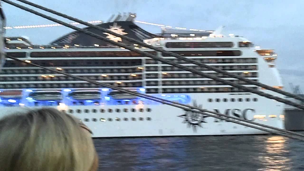 cruise ship plays white stripes