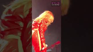 Kylie Minogue rocks with "Confide In Me" (Live in Sao Paulo)