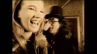 The Shamen - Ebeneezer Goode (HD)