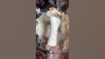 #Art lovers #Tree branch carving #Original video #Technical work #Make friends with wood