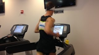 Tyler Andrews runs World Record Treadmill 10k (29:06)