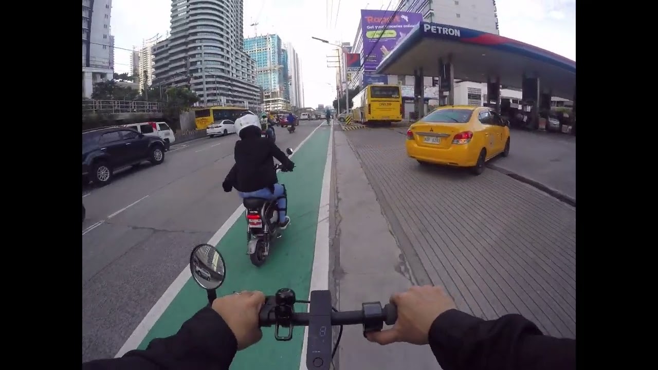 Ortigas to Makati via Rockwell - Riding a Mi E-scooter at EDSA (in Normal Speed Playback)